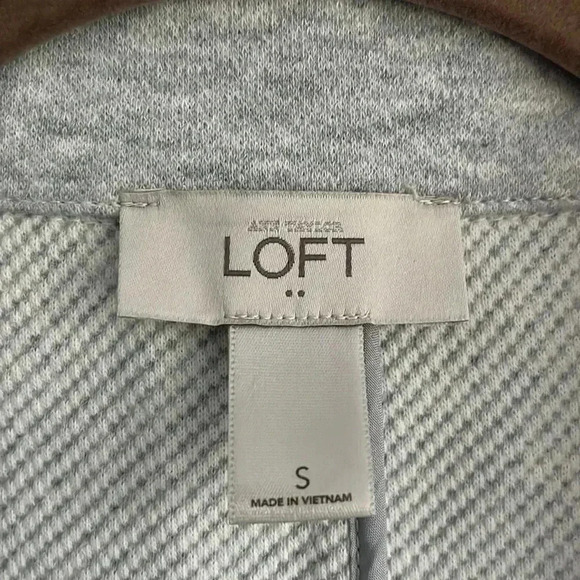 Ann Taylor LOFT‎ light, gray cardigan, blazer like sweater women’s size S - Picture 2 of 3